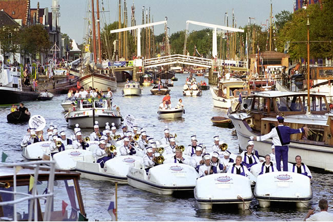 De MaC-Band op de waterfiets